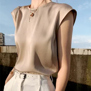 Satin Camisole Top – Ronde Hals & Mouwloze Stijl